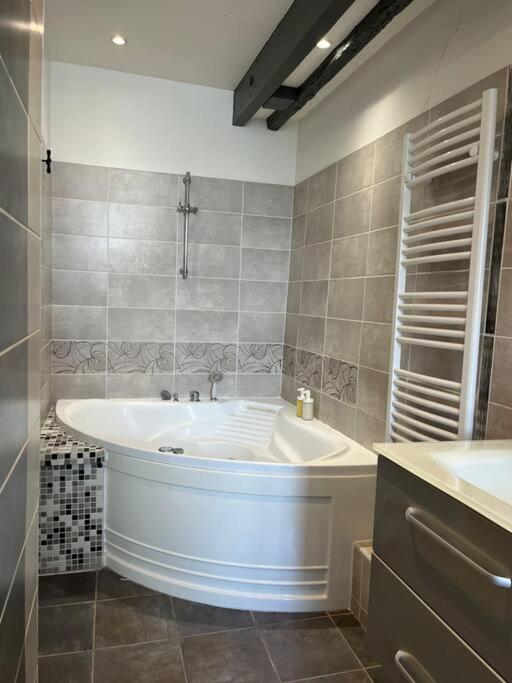בריב-לה-גייארד Duplex De Charme En Centre Ville Avec Terrasse מראה חיצוני תמונה